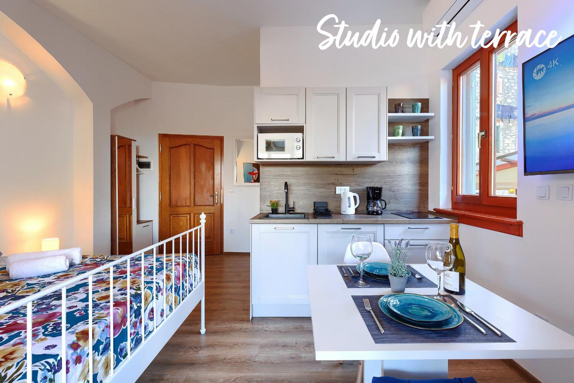 Studios Notte Sul Porto Rovinj Exterior foto